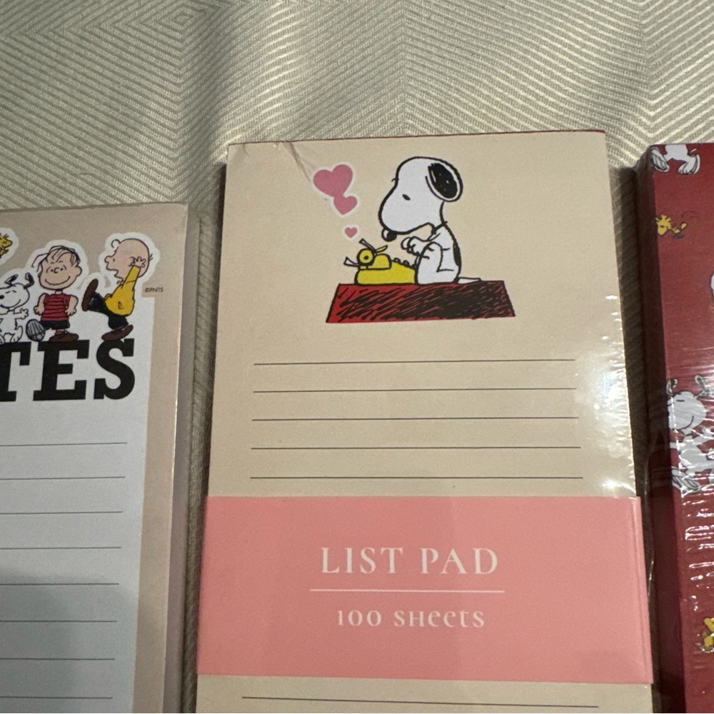 Snoopy Themed Notepad Set - Picture 3 of 6